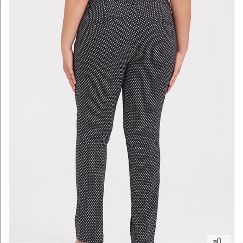 Torrid size 24 Regular Navy Geometric Print Pant